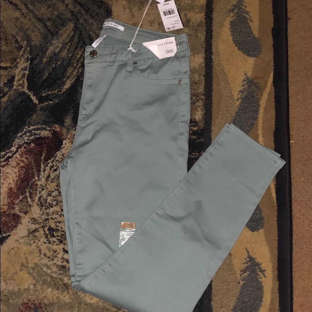 Celebrity pink classic colored skinny jean size 13